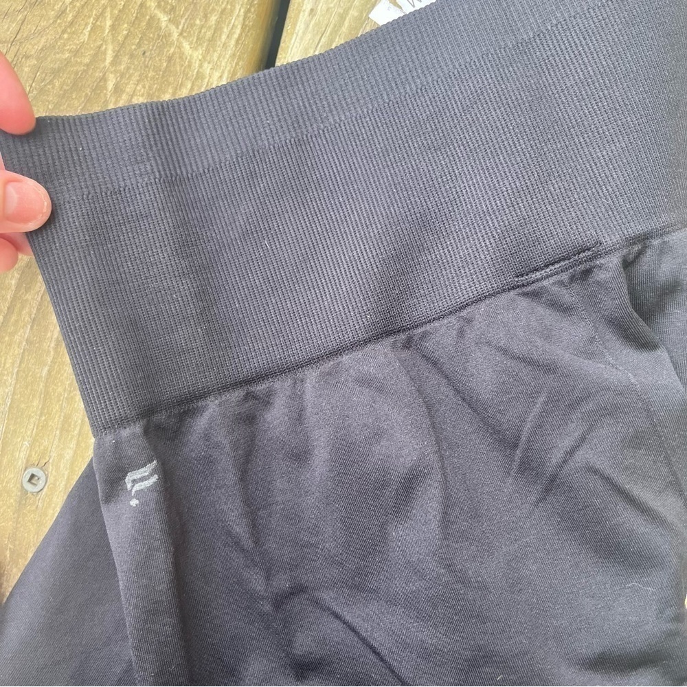 ** Fabletics High-Waisted Seamless Rib Ribbed Legging - Black Medium - Picture 6 of 8